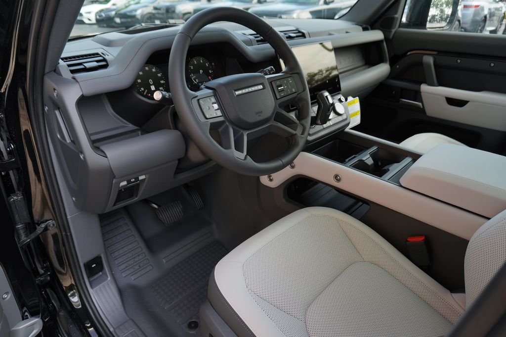 New 2026 Santorini Black Land Rover S image 11