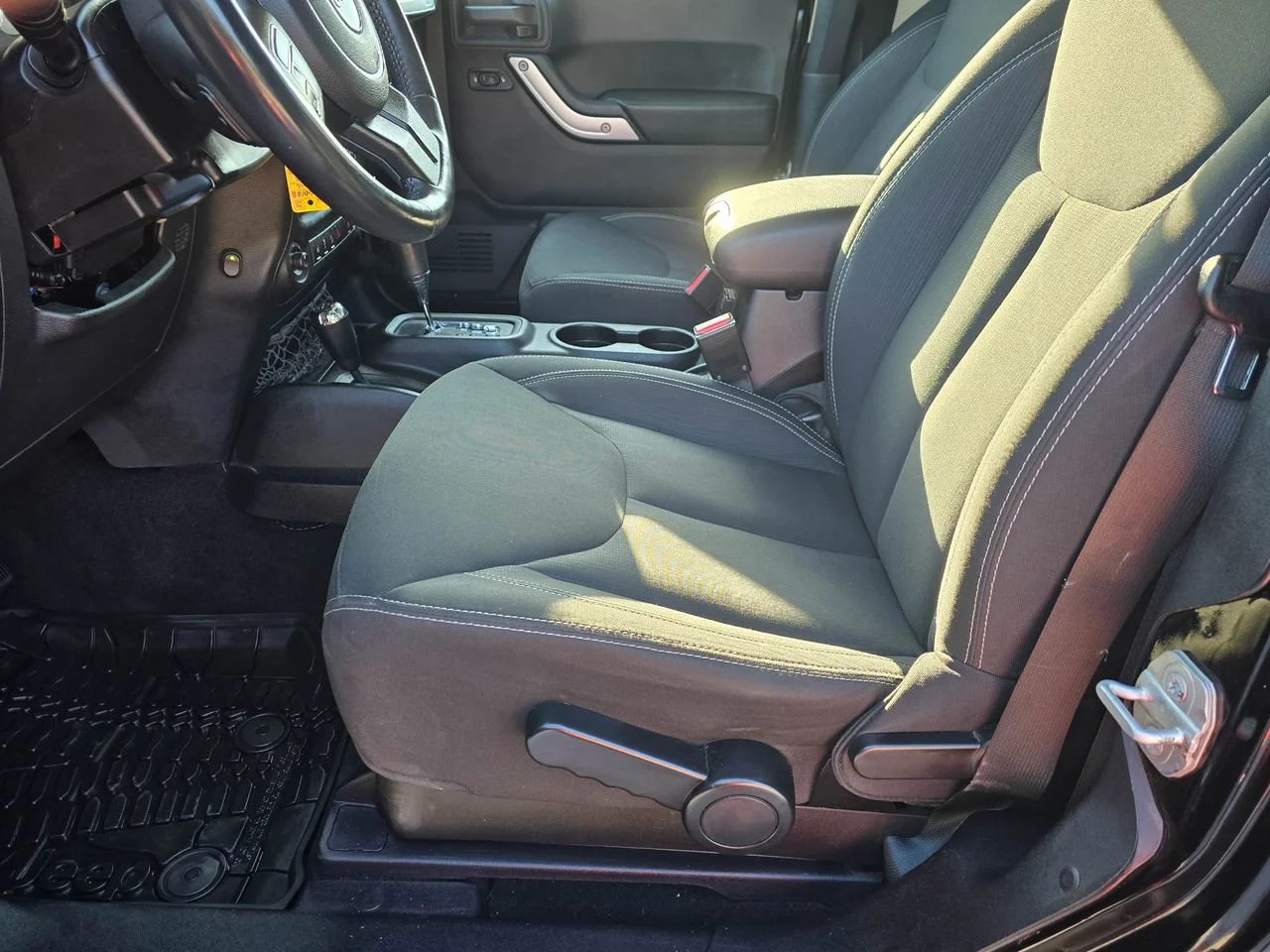 Used 2016 Black Jeep Sahara image 10