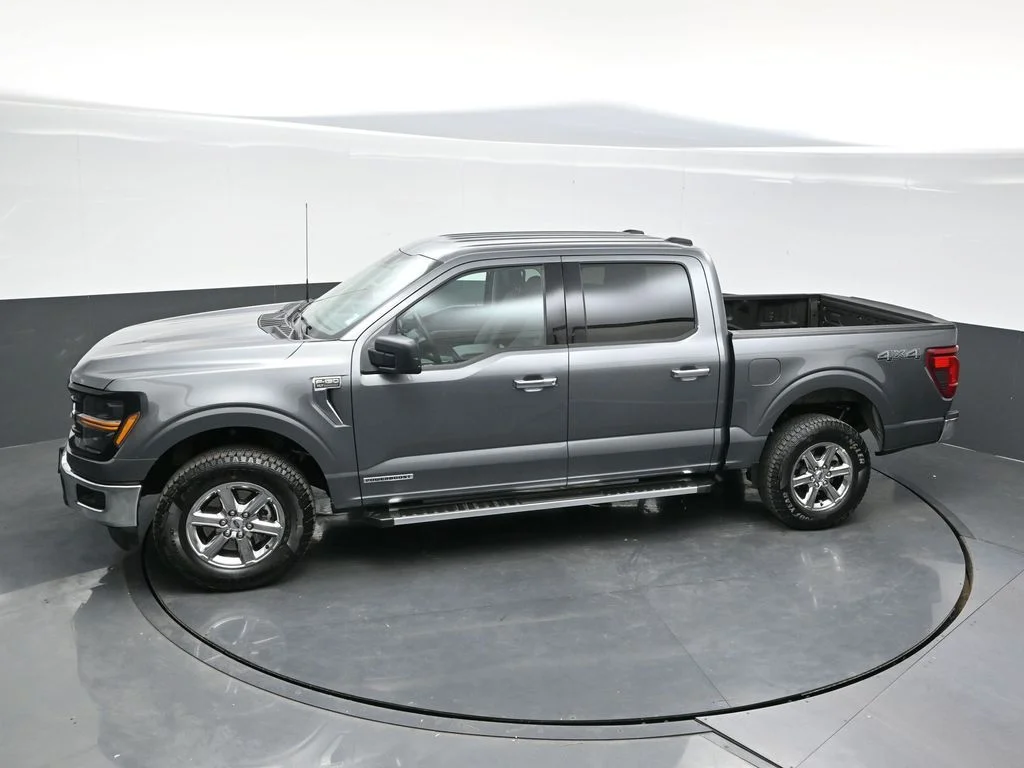 Used 2025 Gray Ford XLT image 29