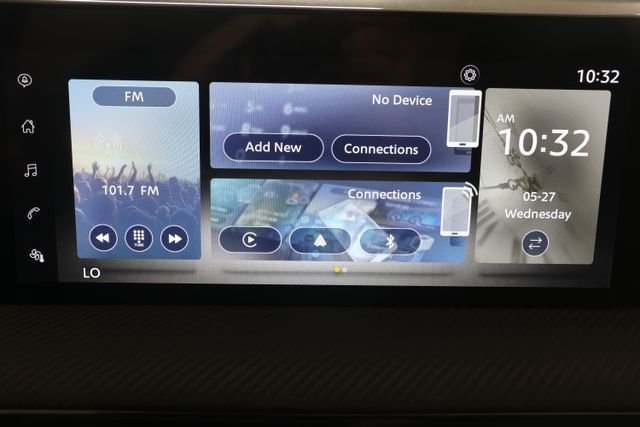 Used 2025 Aspen White Nissan SR image 14