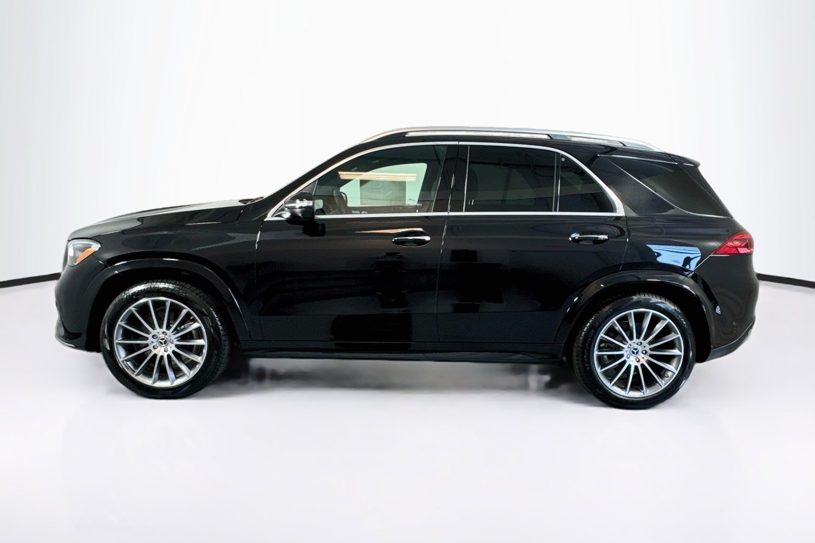 New 2026 Obsidian Black Metallic Mercedes-Benz GLE 580 image 8