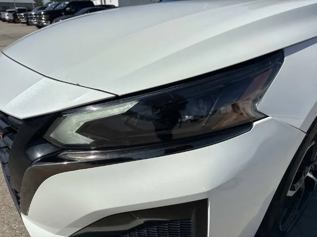 Used 2025 White Nissan 2.5 SR image 8