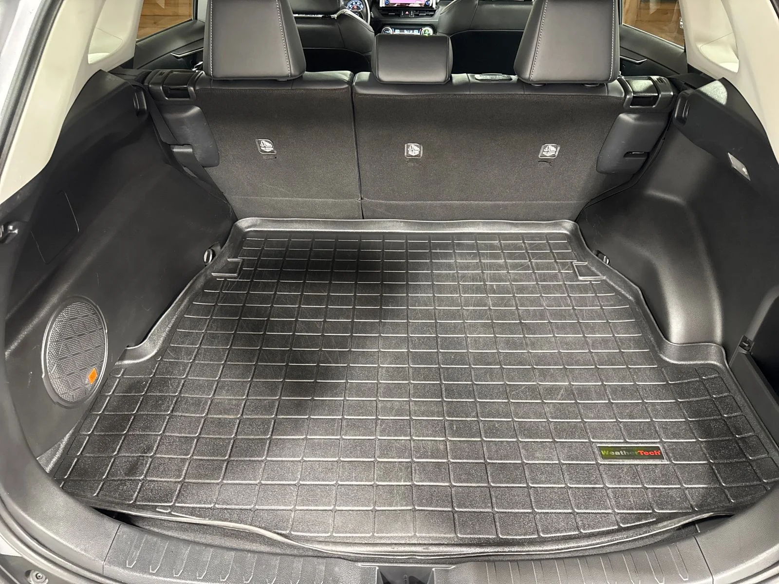 Used 2019 Silver Sky Metallic Toyota XLE Premium image 28