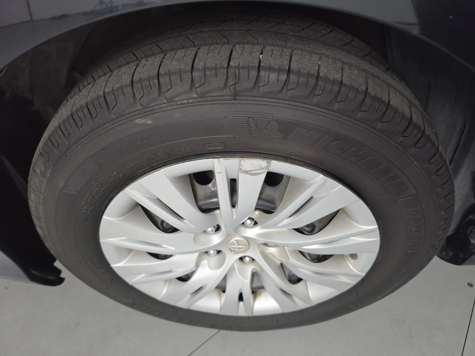 Used 2012 Gray Toyota LE image 9