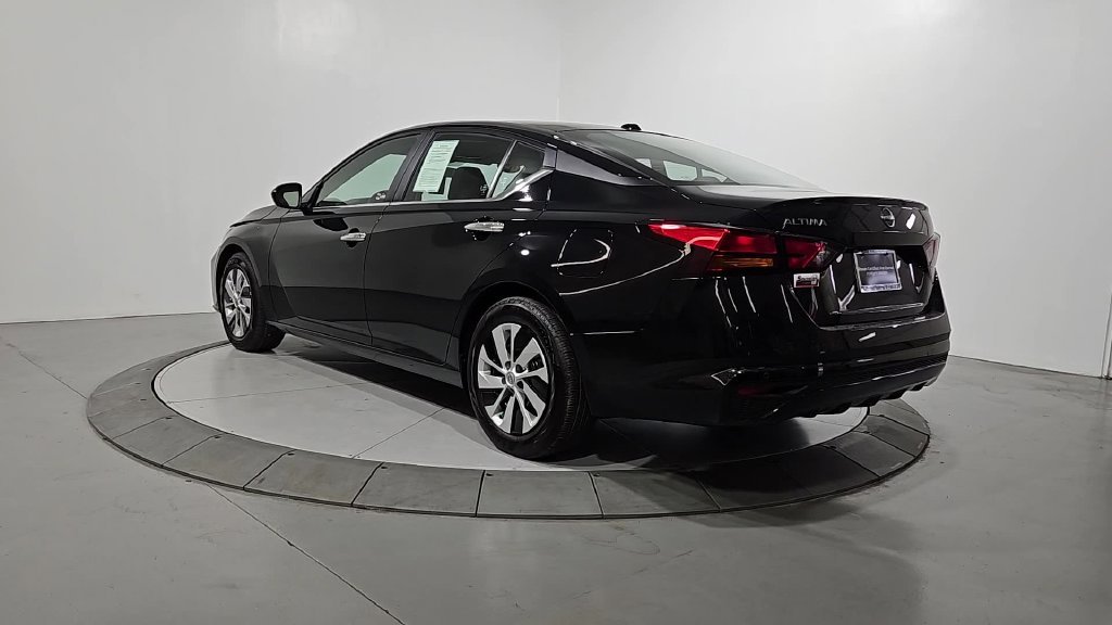 Used 2025 Black Nissan 2.5 S image 3