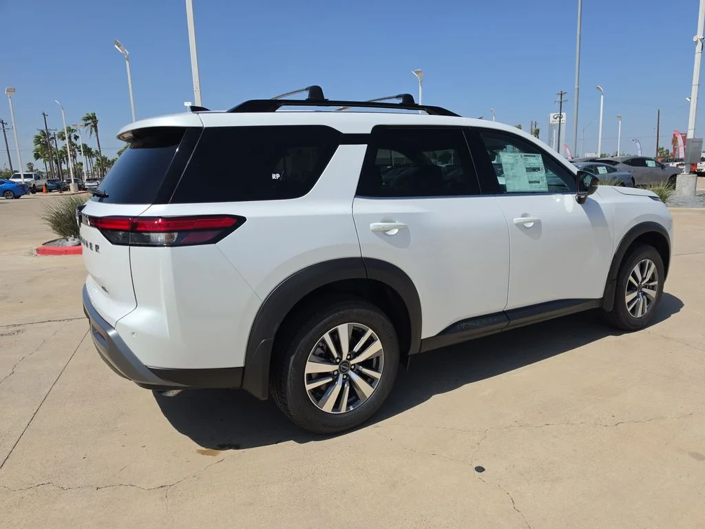New 2026 Everest White Pearl TriCoat Nissan SL image 7