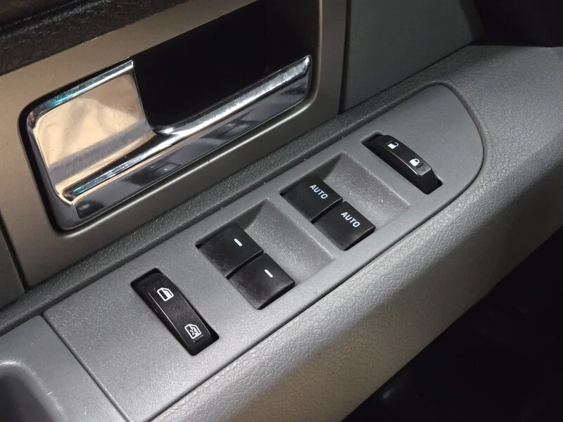 Used 2011 OXFORD WHITE Ford XLT image 18