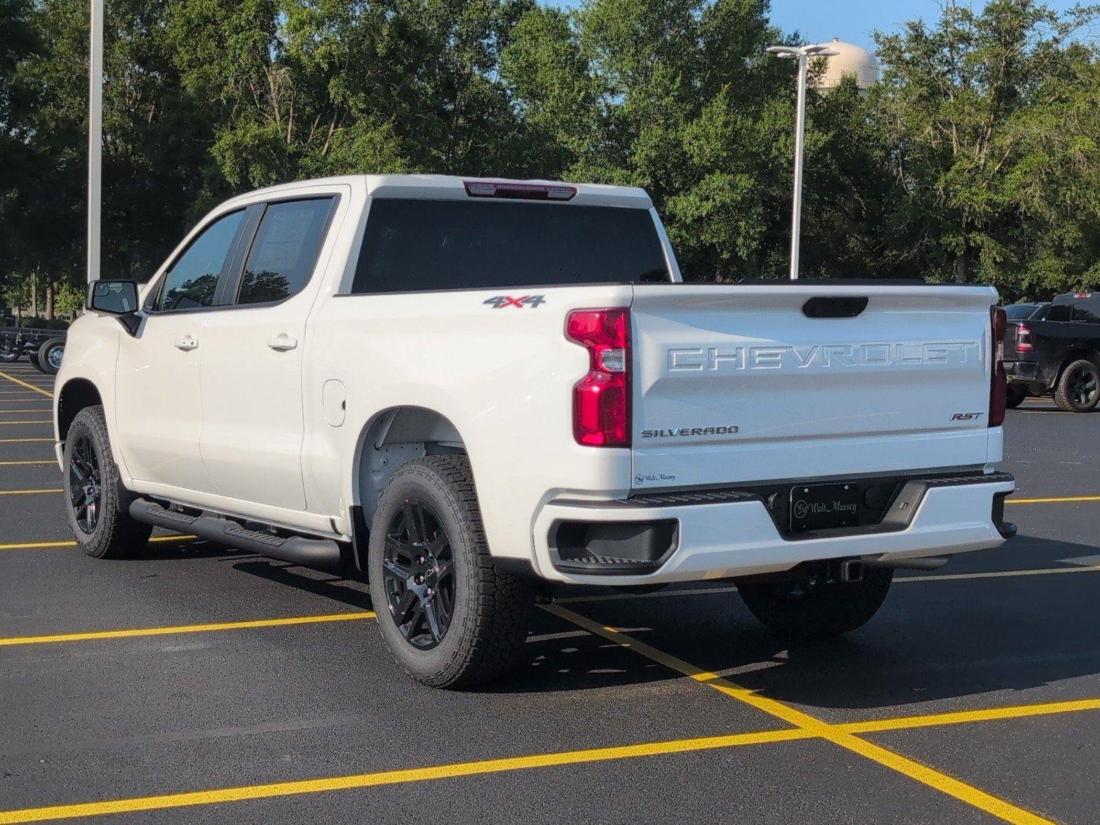 New 2026 Summit White Chevrolet RST image 3