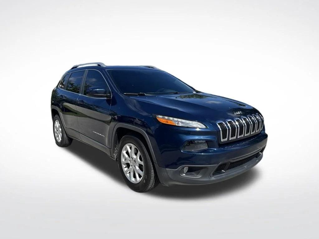 Used 2018 Patriot Blue Pearlcoat Jeep Latitude image 2