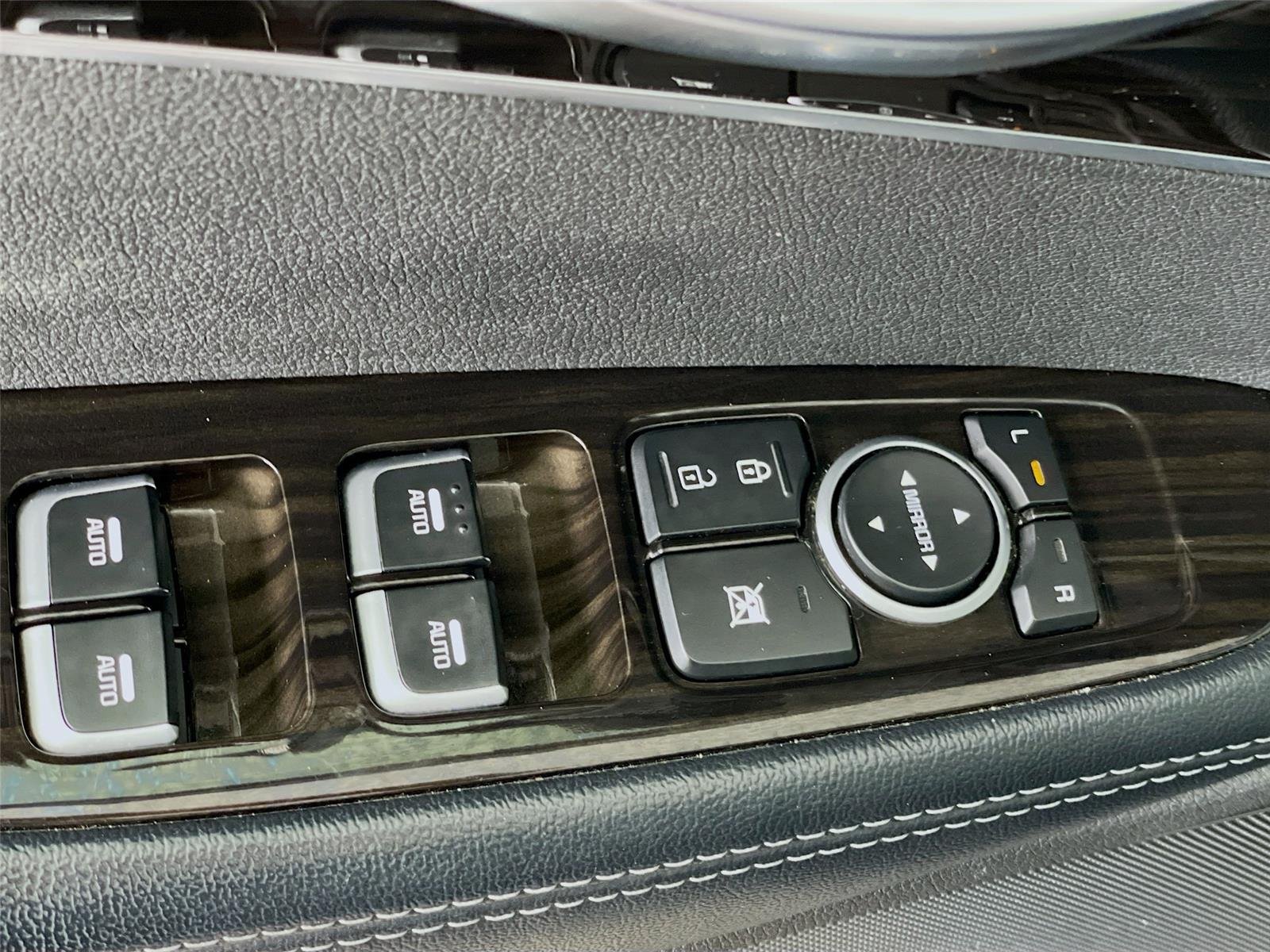 Used 2020 Everlasting Silver Kia EX V6 image 21