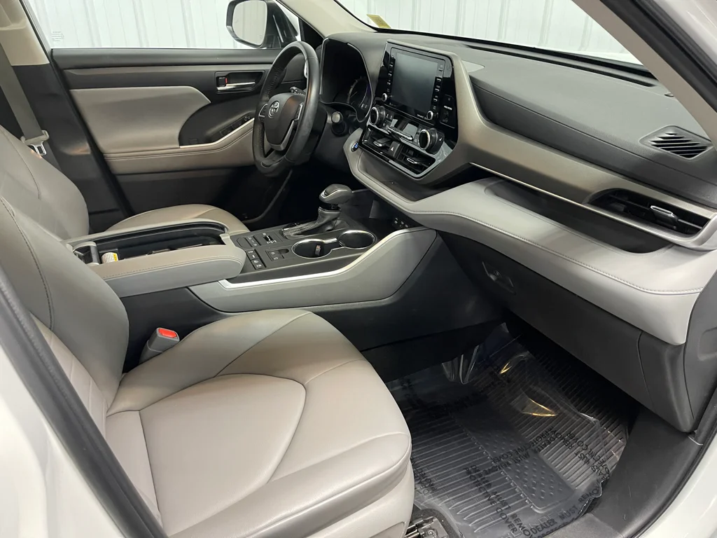Used 2022 Beige Toyota XLE image 30