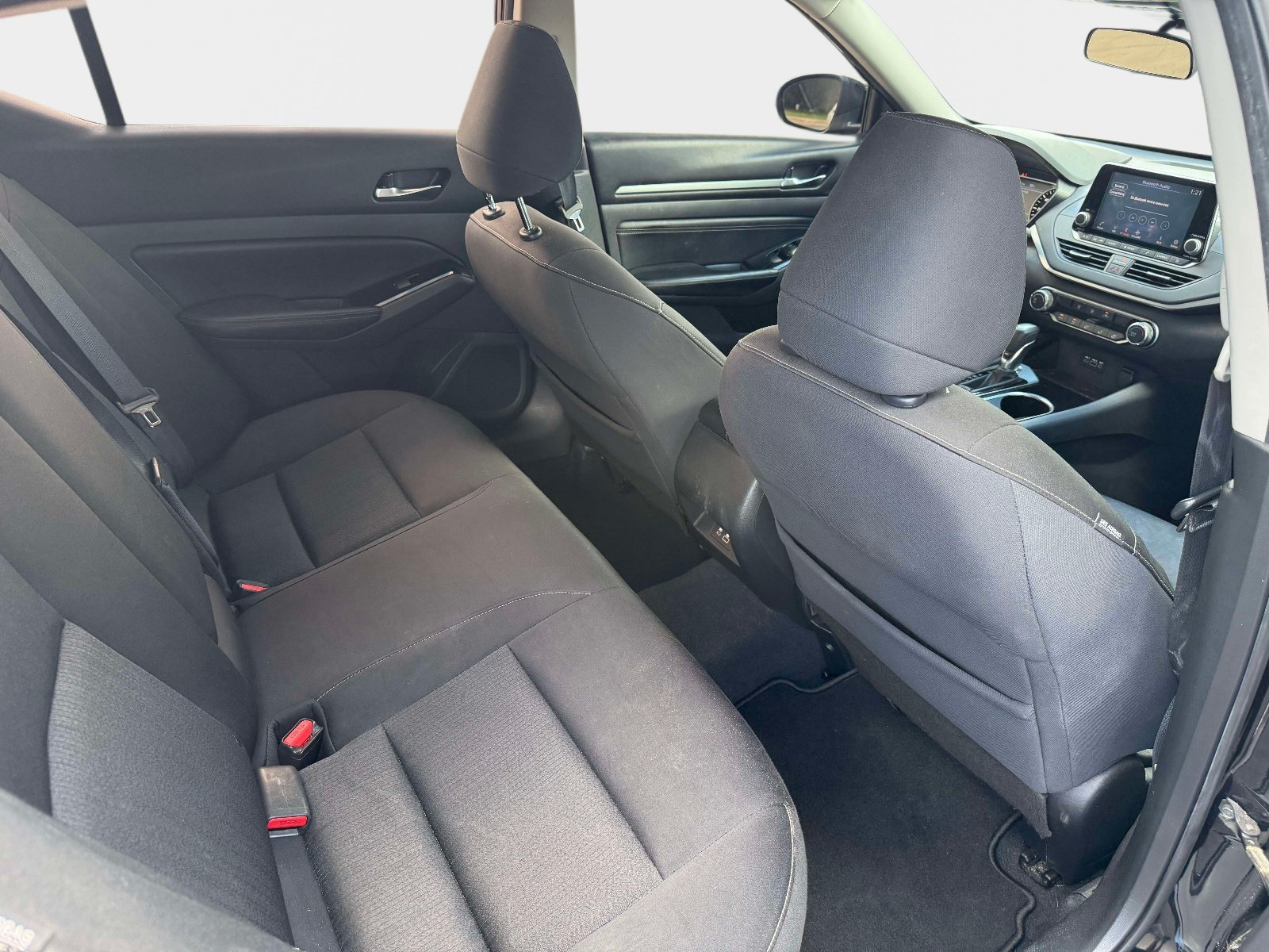 Used 2021 Super Black Nissan 2.5 SV image 12