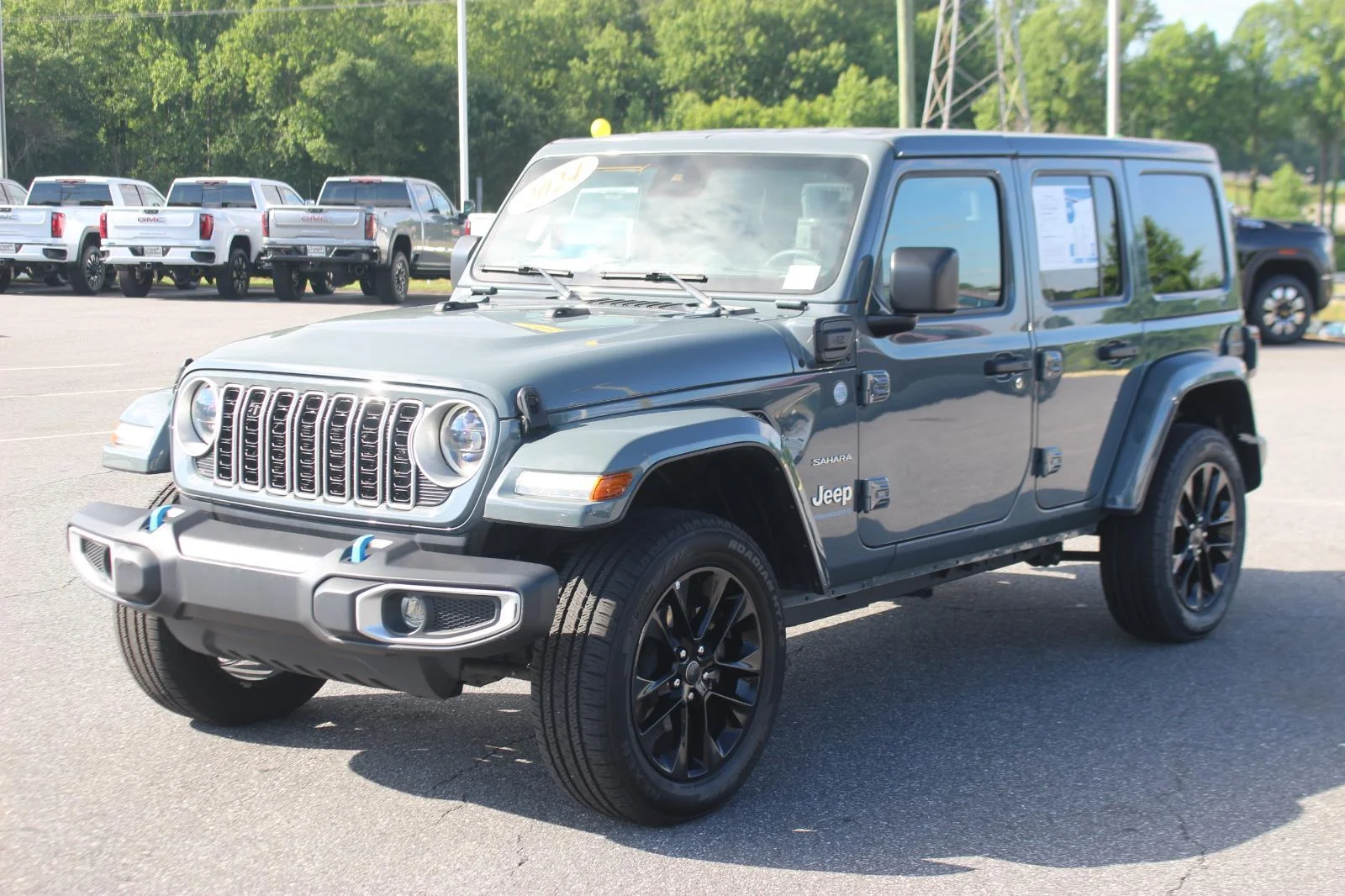 Used 2024 Grey Jeep Sahara image 3