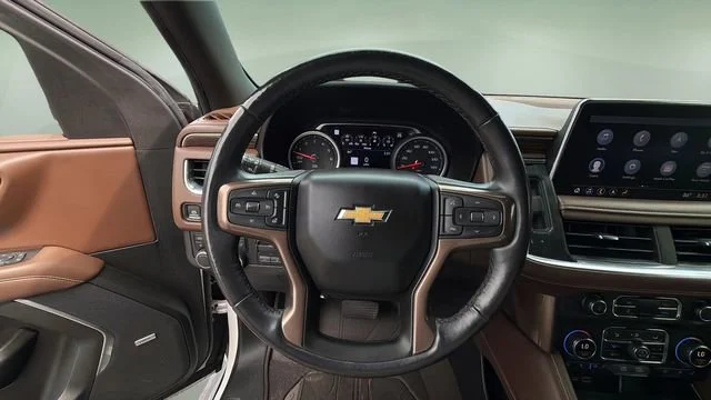 Used 2021 IRIDESCENT PEARL TRICOAT Chevrolet High Country image 12