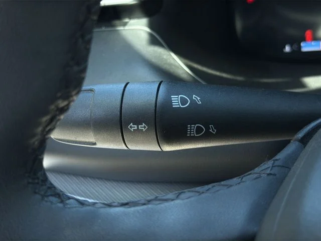 Used 2023 Silver Jeep High Altitude image 29