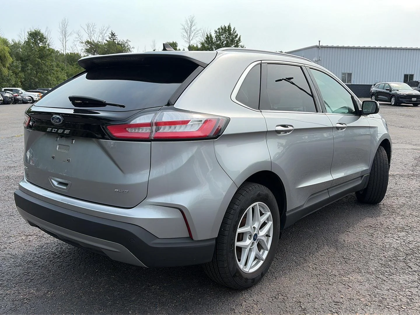 Used 2021 Iconic Silver Ford SEL image 4