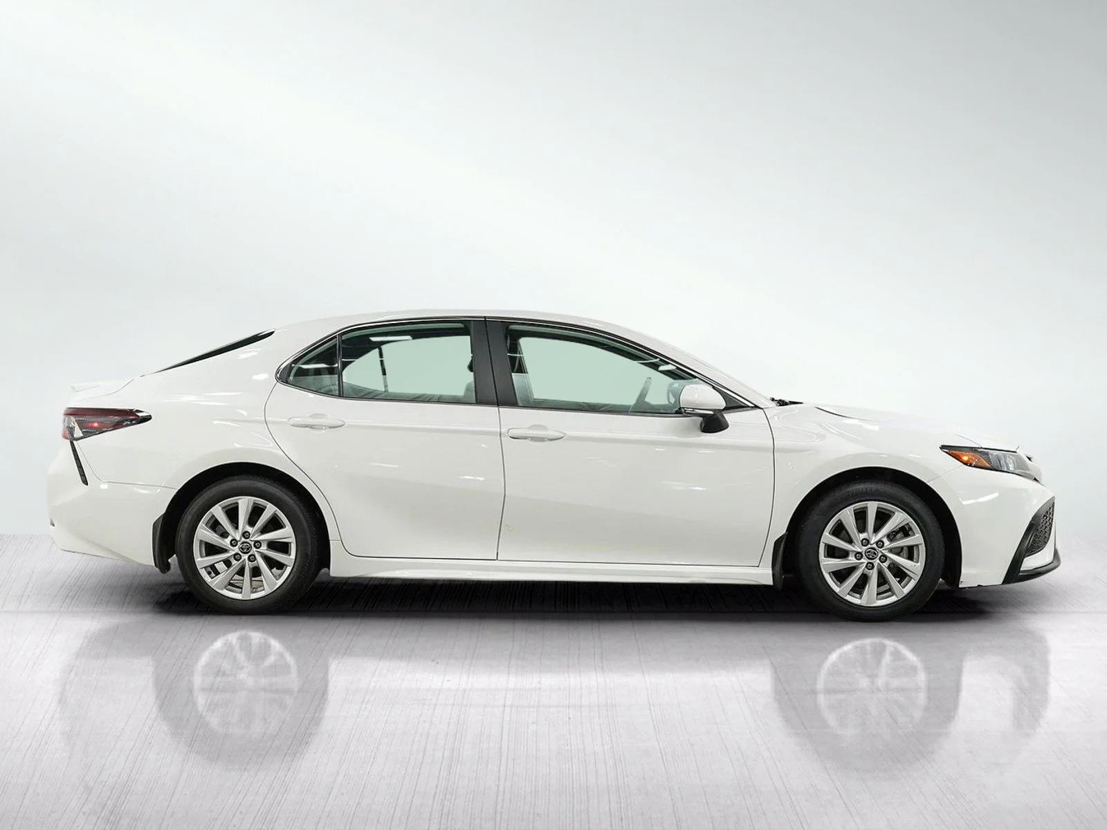Used 2024  Toyota  image 6