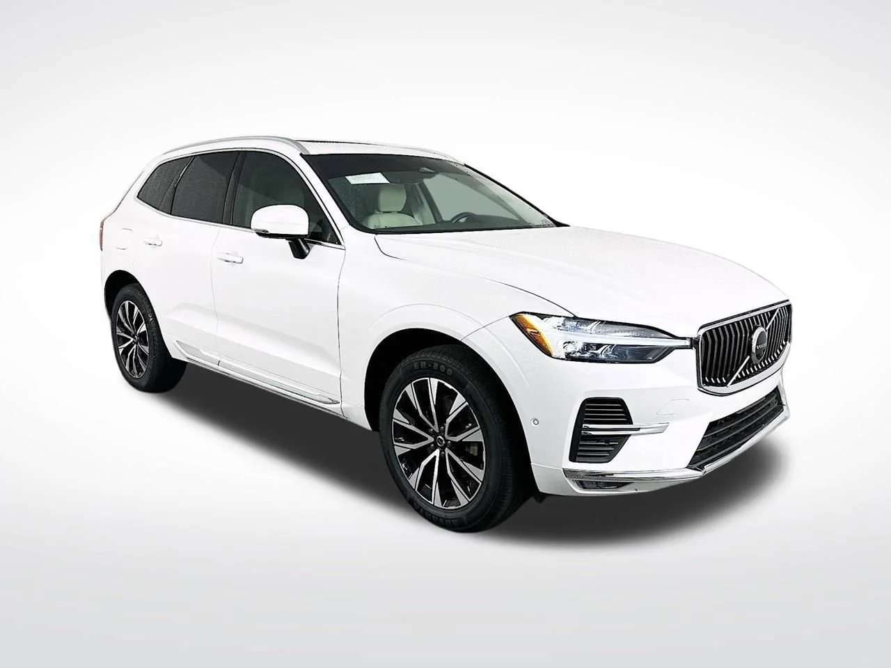 2023 Volvo XC60 B5 Plus Bright Theme AWD's photo