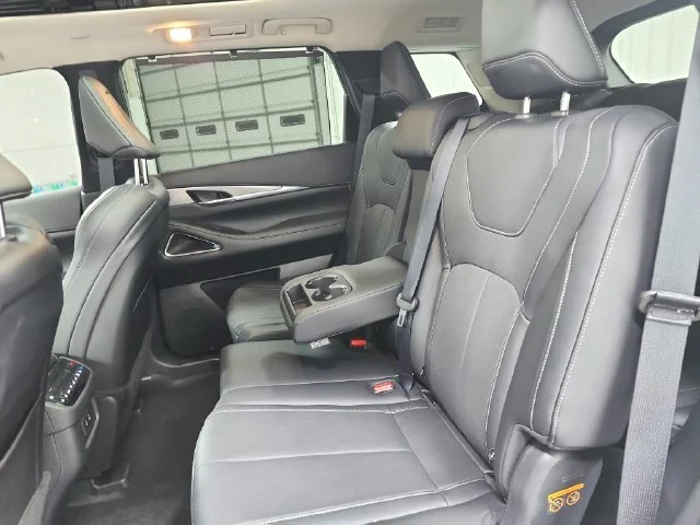 Used 2026 Gray INFINITI LUXE image 11