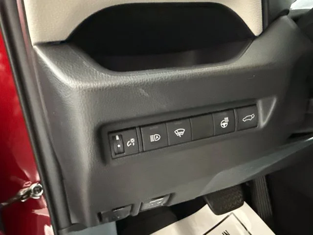 Used 2021 Red Toyota XLE Premium image 19