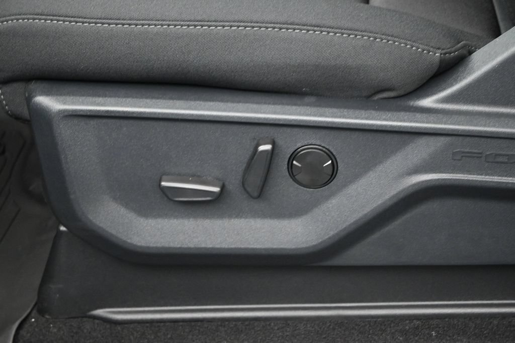 New 2026 Agate Black Metallic Ford XLT image 9