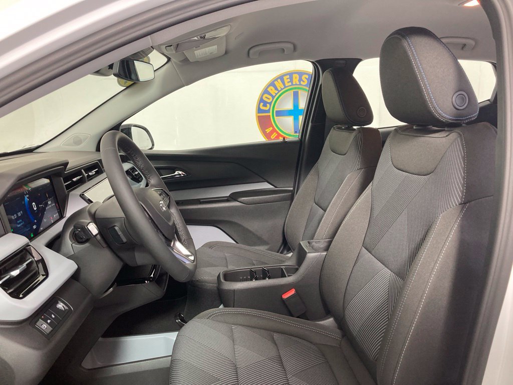 New 2027 Summit White Chevrolet LT image 8