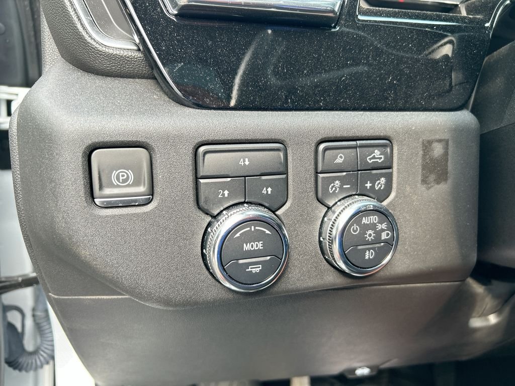 Used 2024 White GMC SLE image 20