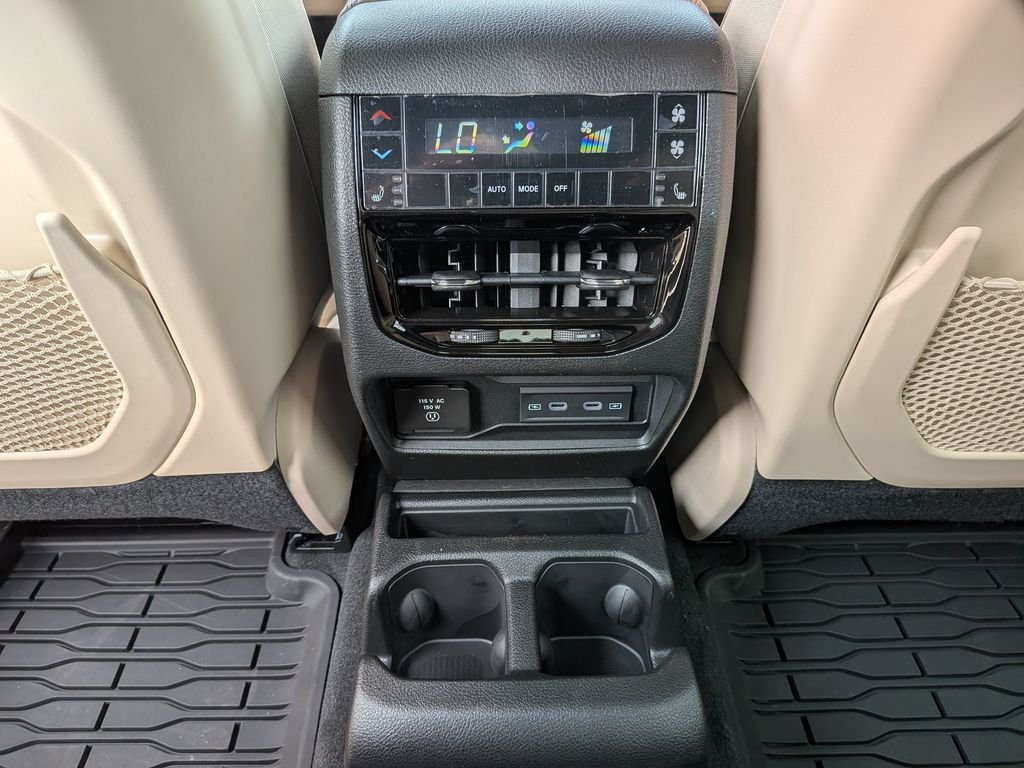 New 2026 Bright White Clear-Coat Exterior Paint Jeep Limited image 29