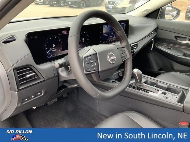 New 2026 Aspen White Tricoat/Super Black Nissan SR image 6