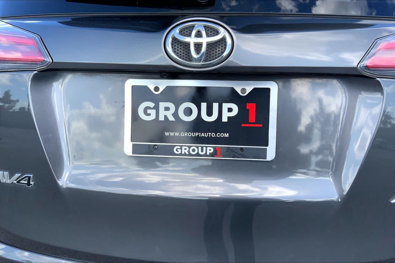 Used 2017 Magnetic Gray Metallic Toyota XLE image 10