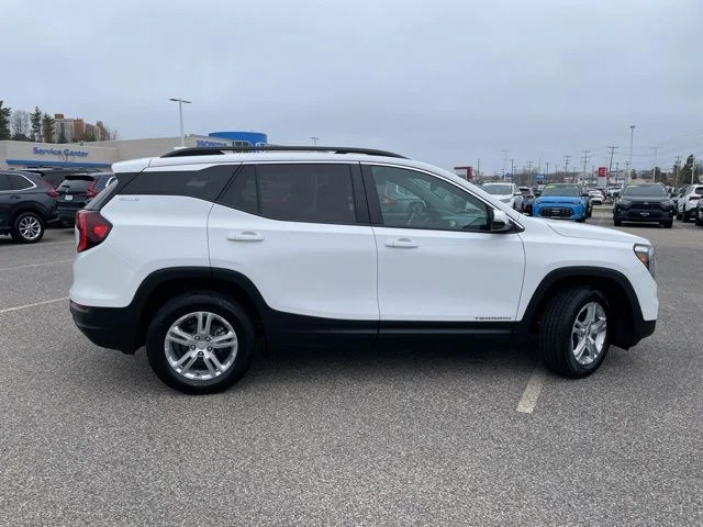 Used 2022 Summit White GMC SLE image 8