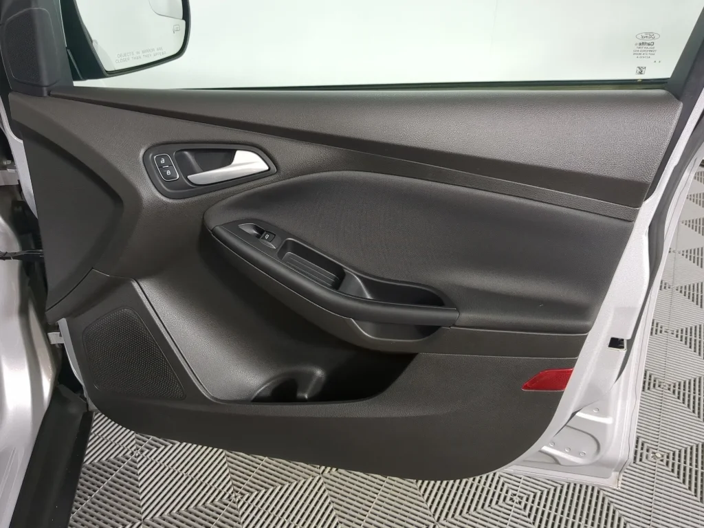 Used 2016 Gray Ford SE image 19