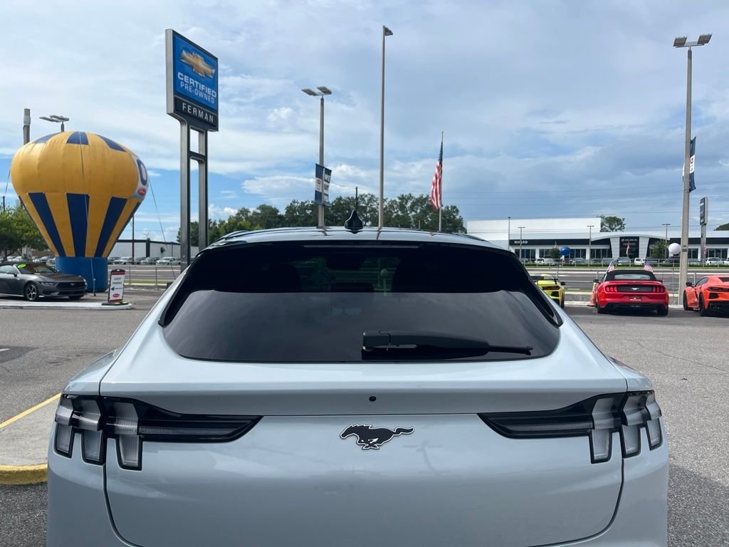 Used 2022 White Ford Premium image 5