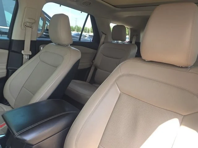 Used 2020 White Ford Limited image 6