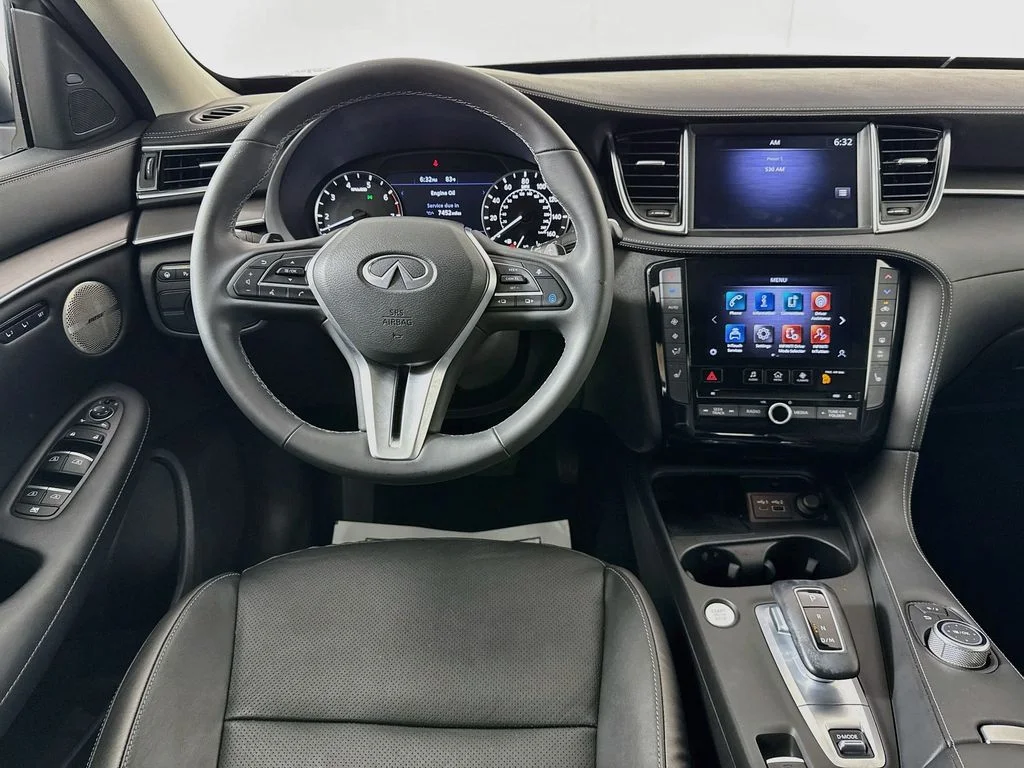Certified Used 2023 White INFINITI LUXE image 31