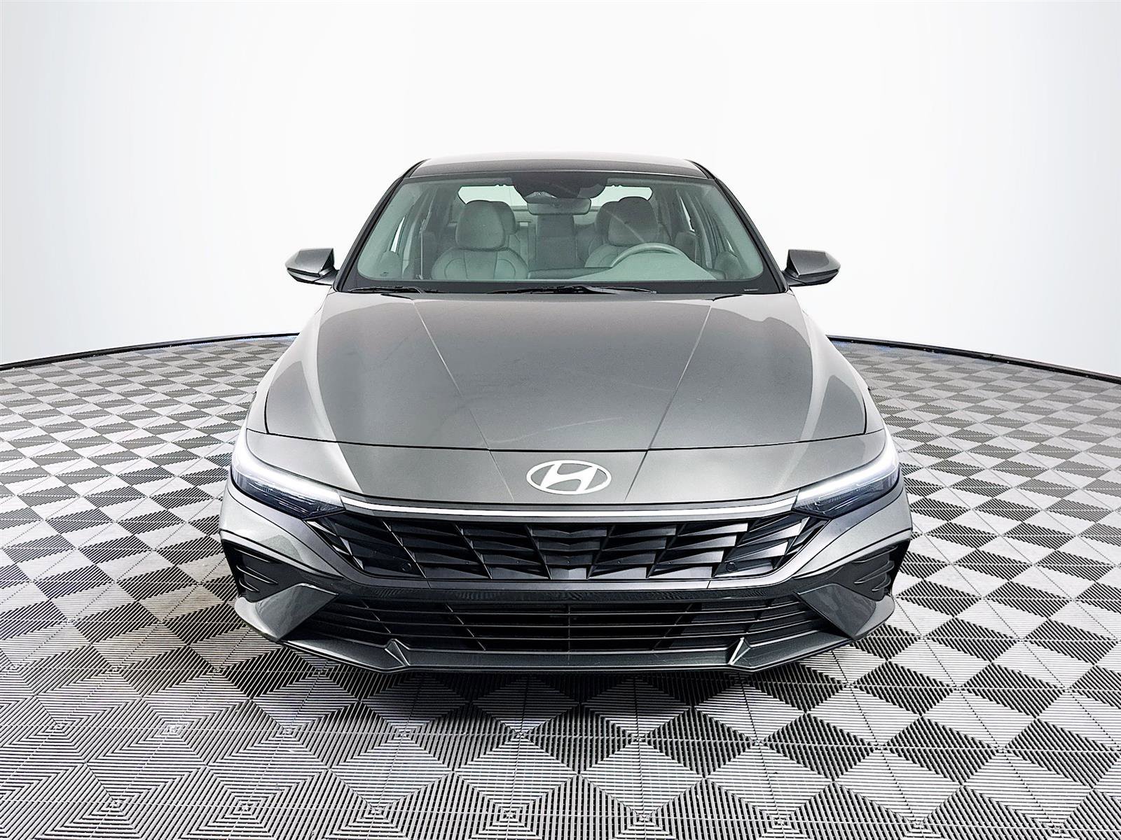 2024 Hyundai Elantra SE photo 2