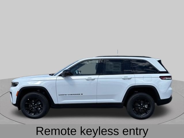 New 2026 Bright White Clear-Coat Exterior Paint Jeep Altitude image 3