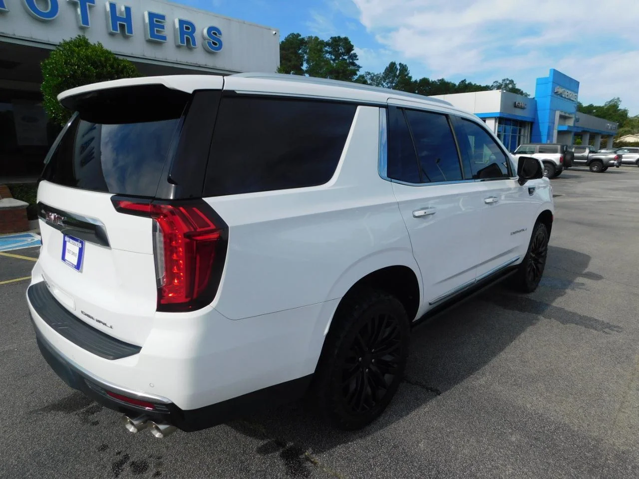 Used 2021 White GMC 4WD 4dr Denali image 8