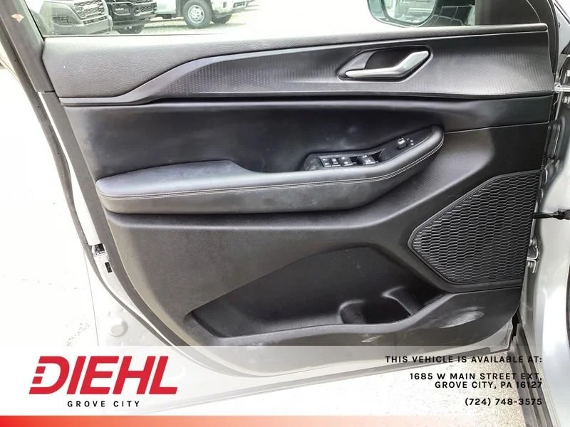 Used 2023 Silver Jeep Altitude X 4x4 image 16