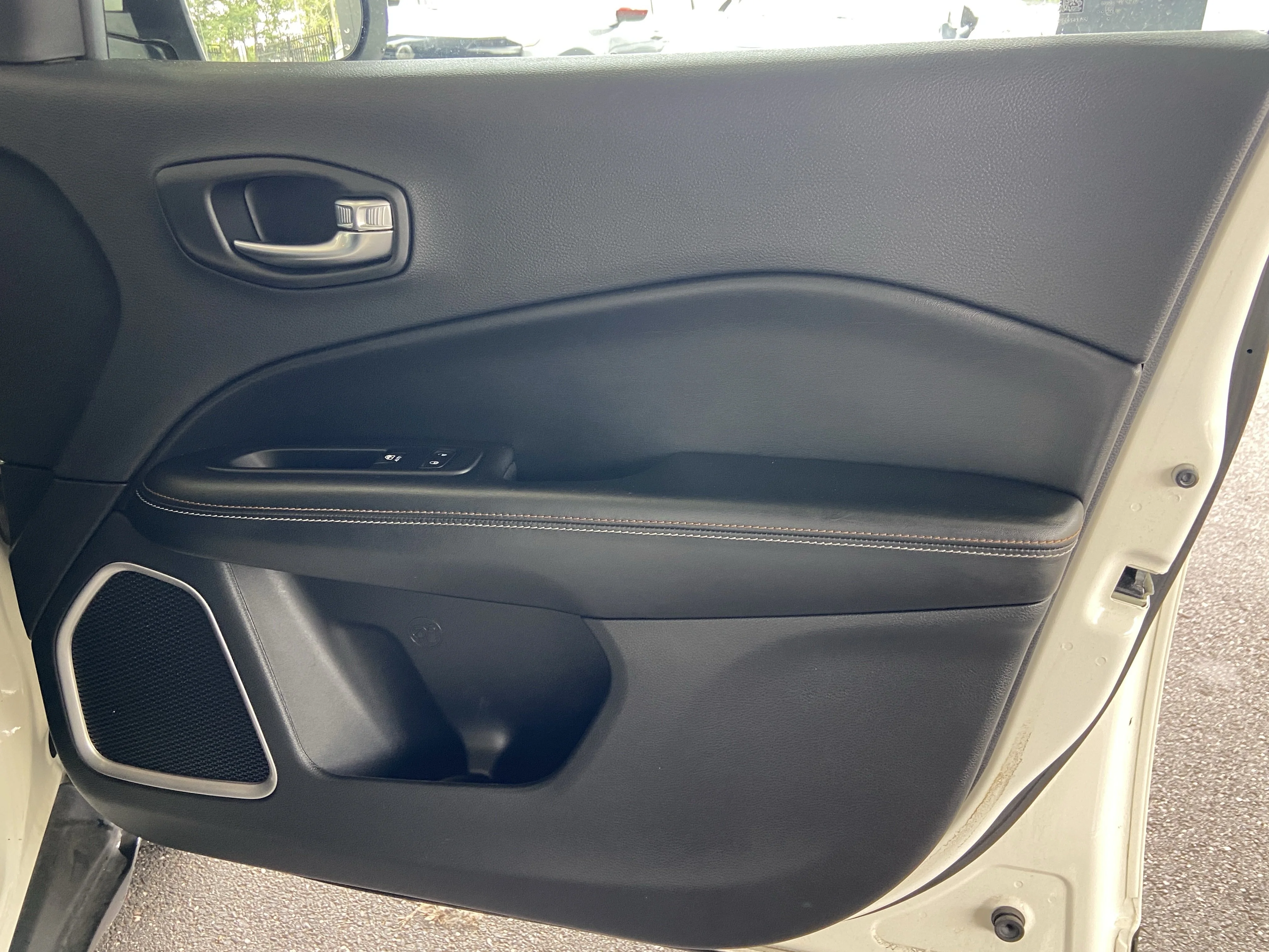 Used 2020 White Clearcoat Jeep Latitude image 28