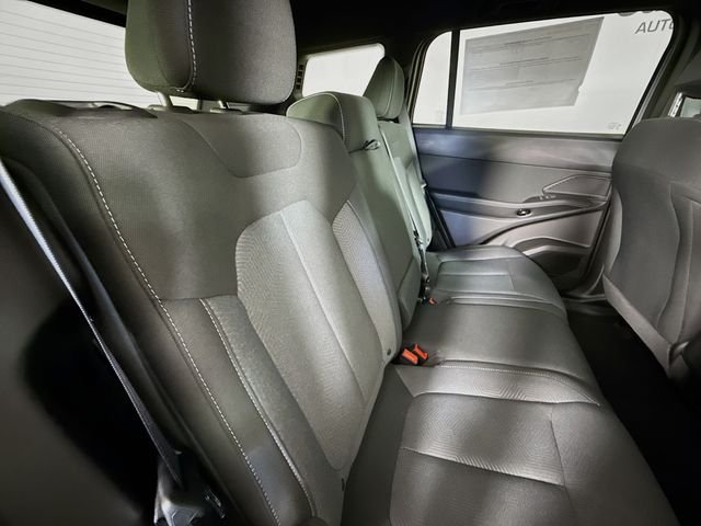 New 2026 Silver Zynith Clear-Coat Exterior Paint Jeep Laredo image 25