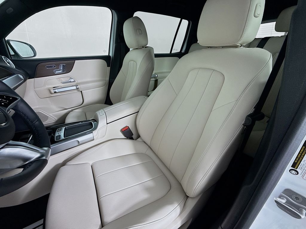 Used 2025 White Mercedes-Benz GLB 250 image 5