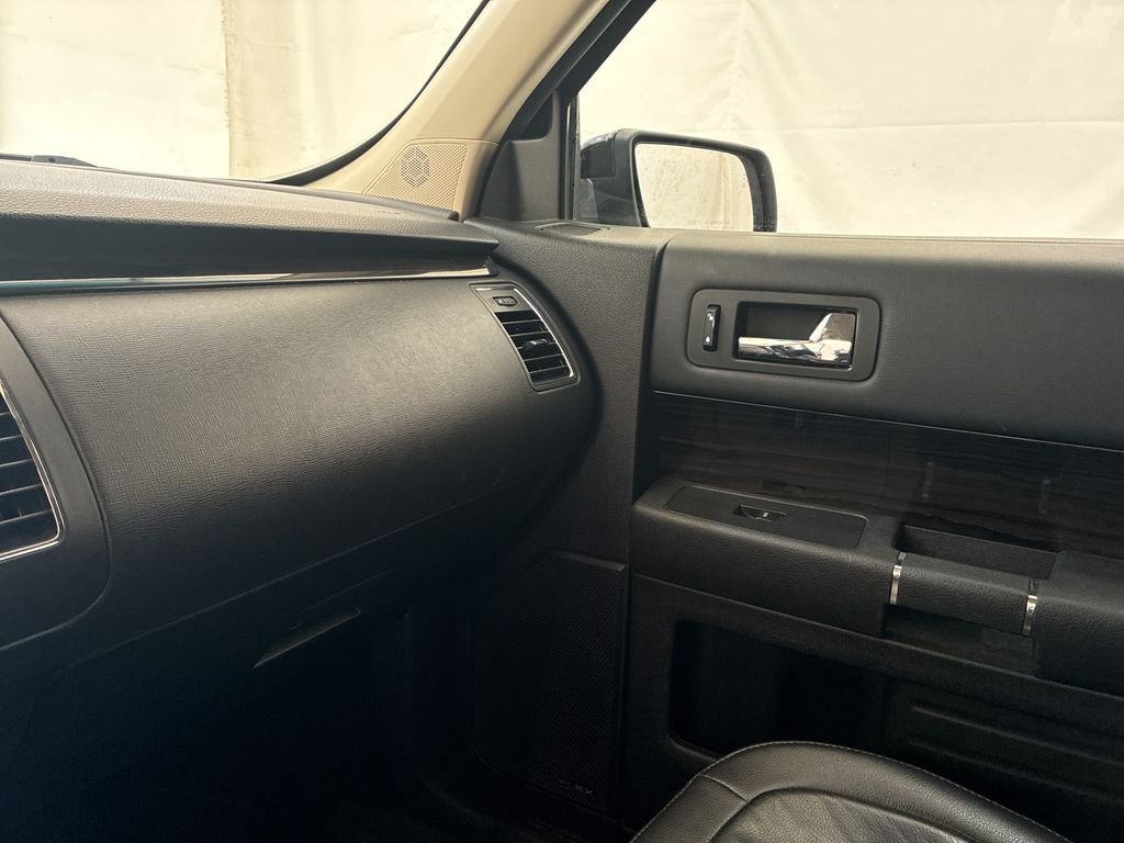 Used 2019 White Ford SEL image 25