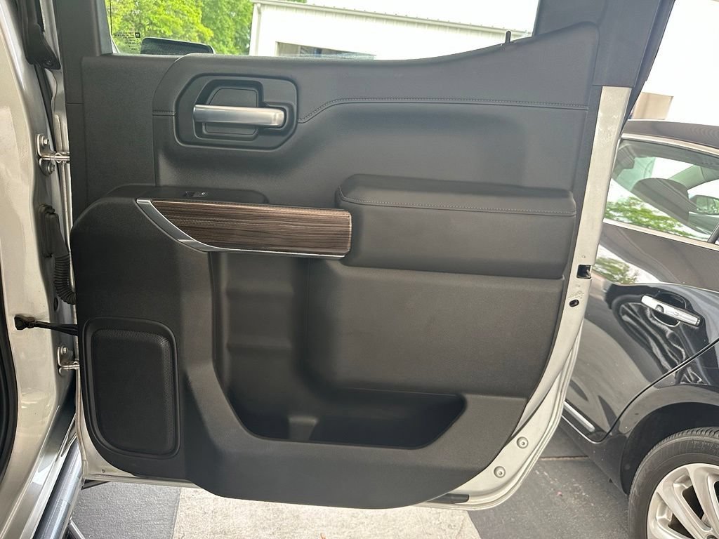 Used 2020 SILVER ICE METALLIC Chevrolet RST image 33