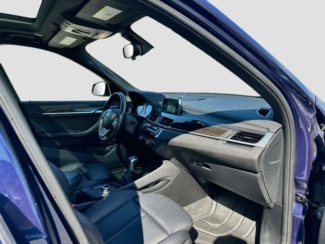 Used 2018 Blue BMW xDrive28i image 30