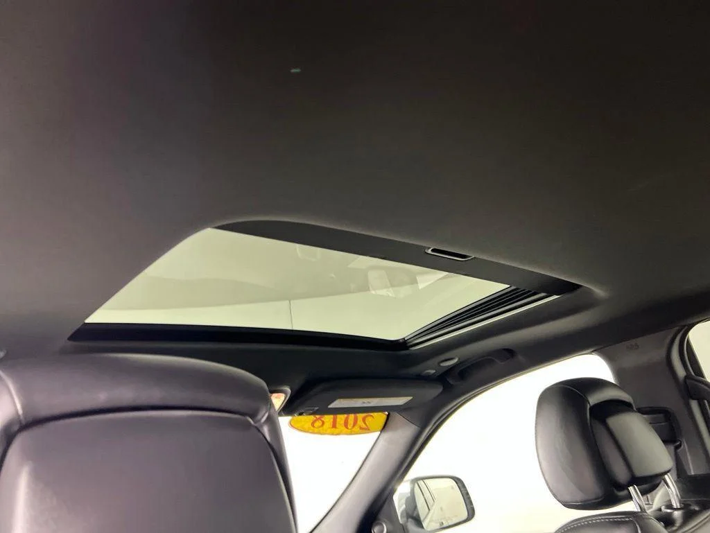 Used 2018 Bright White Clearcoat Jeep Limited image 26