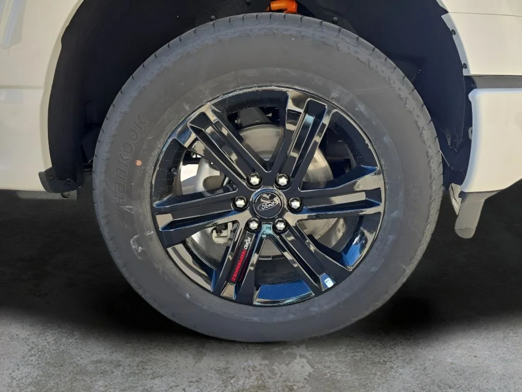 2025 Ford F-150 Platinum - Photo 40