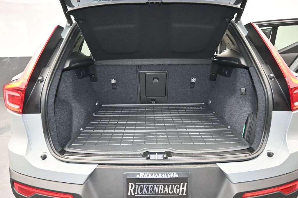 Used 2026 Vapour Grey Volvo Plus image 16