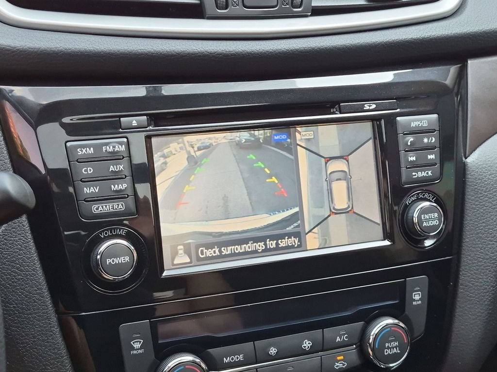 Used 2014 White Nissan SV image 17