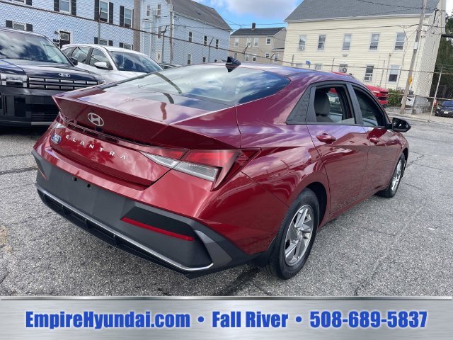 2024 Hyundai Elantra SE - Photo 7